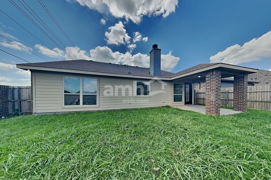 Building Photo - 1000 Churchill Dr