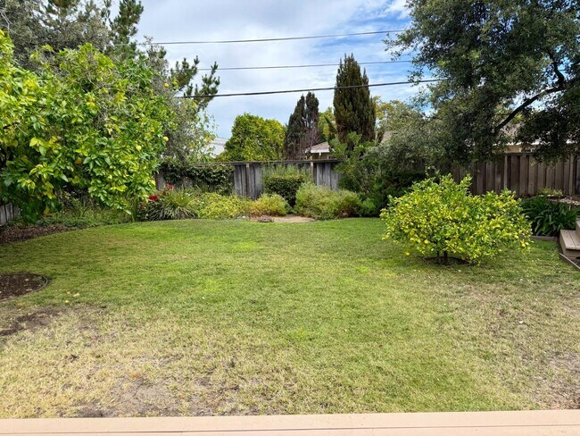 Building Photo - 975 Inverness Way