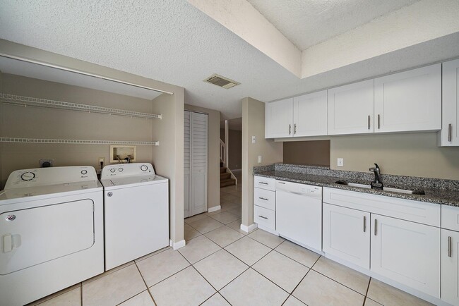 Building Photo - 110 Sherwood Cir
