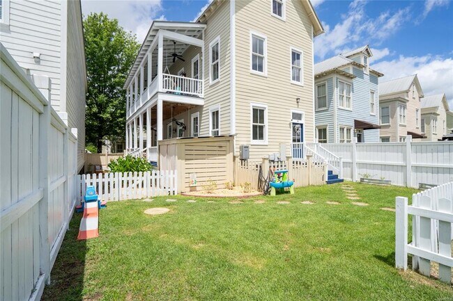 Building Photo - 48 Bright Spot St
