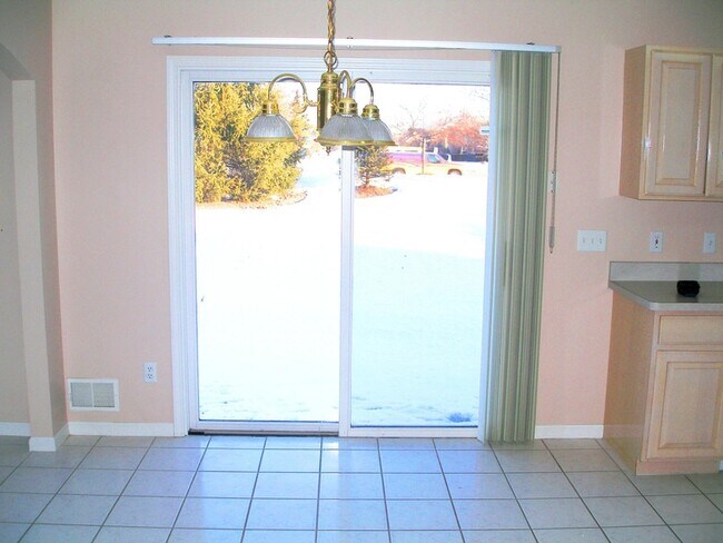 Building Photo - 45866 Fountain View Dr