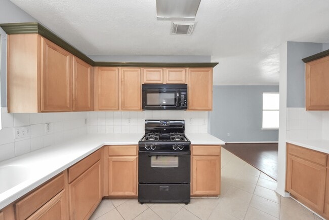 Building Photo - 7238 Foxshadows Ln