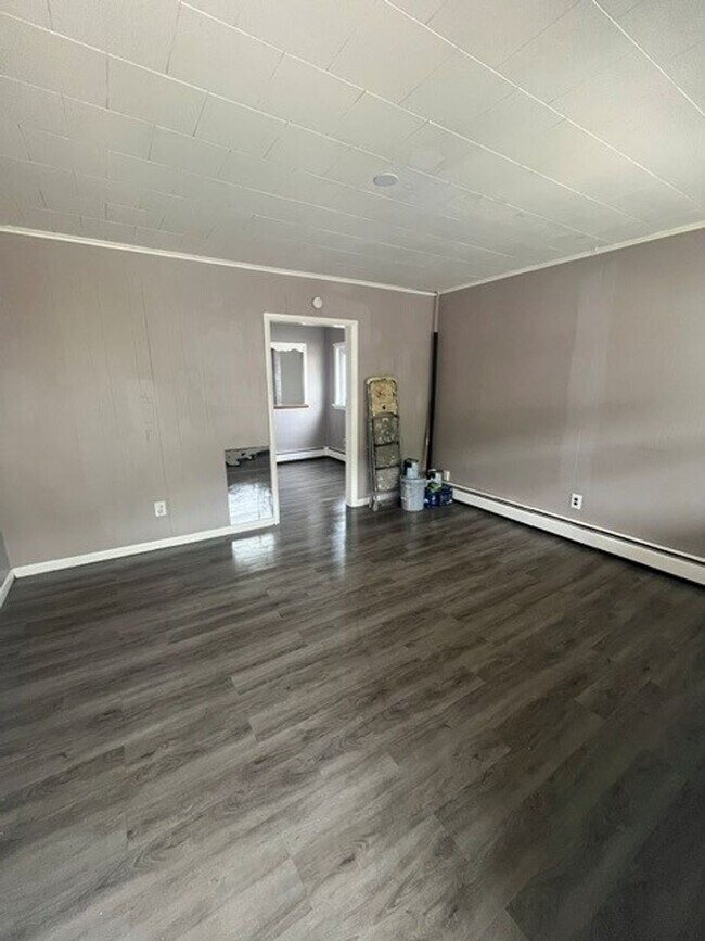 Building Photo - 3 bedroom 1 bathroom