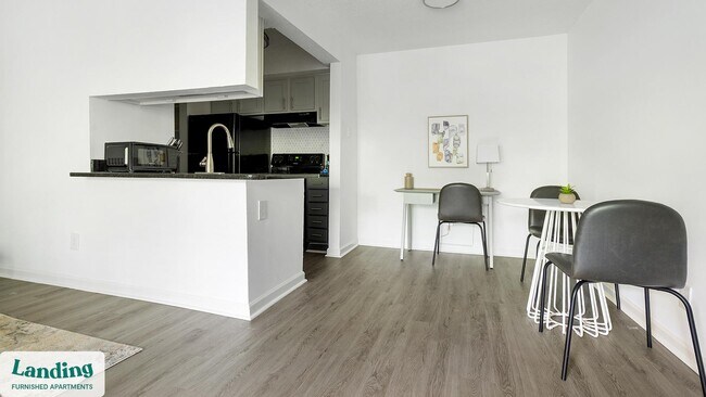 Building Photo - 2030 Northcliffe Dr