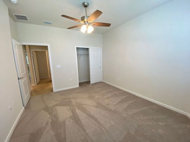 Building Photo - 4/2 Single family home