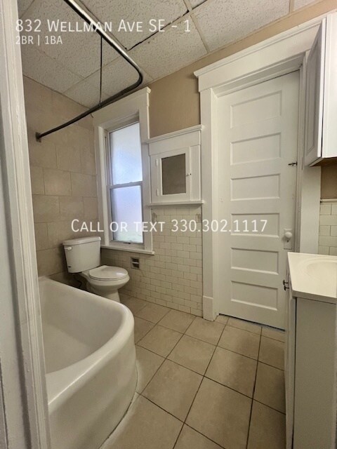 Building Photo - Large 2 bedroom first floor unit for rent ...