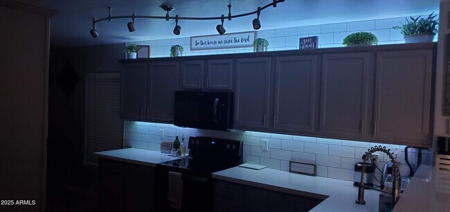 Building Photo - 11725 W Flanagan St