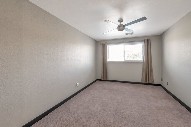 Building Photo - Scottsdale 2 bed 2 Bath Home - With a Pool!!!