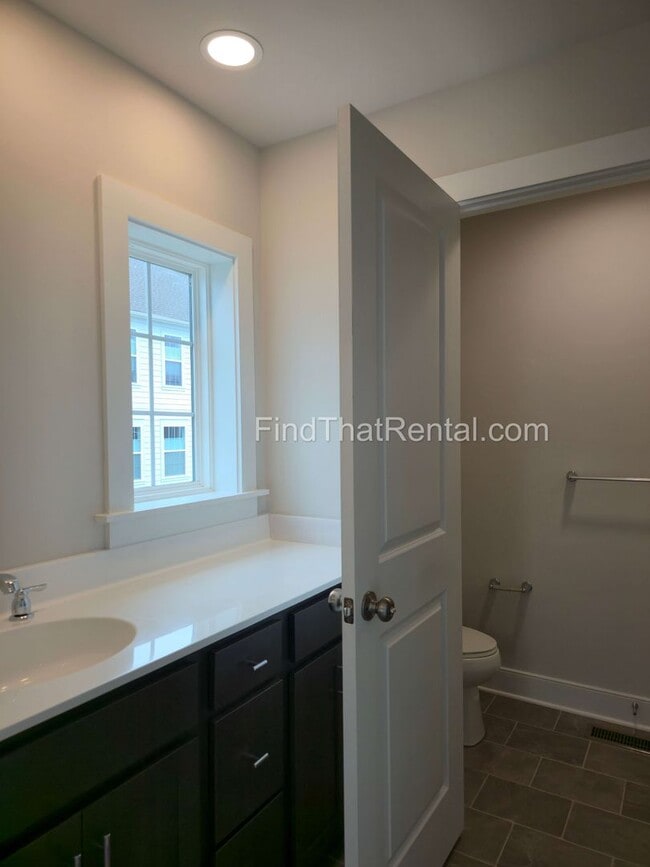 Building Photo - Pet Friendly CV Schools New Home w Large I...