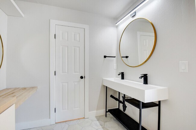 Building Photo - Willow Creek Home 4BR/3BA with attached 2 car garage! AVAIL 7/15/26