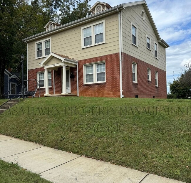 Primary Photo - Charming 2 Bed 1 Bath in the Tree Streets!