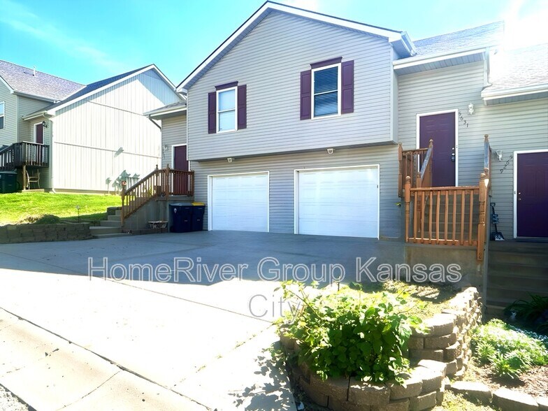 Primary Photo - 5631 N Northwood Terrace