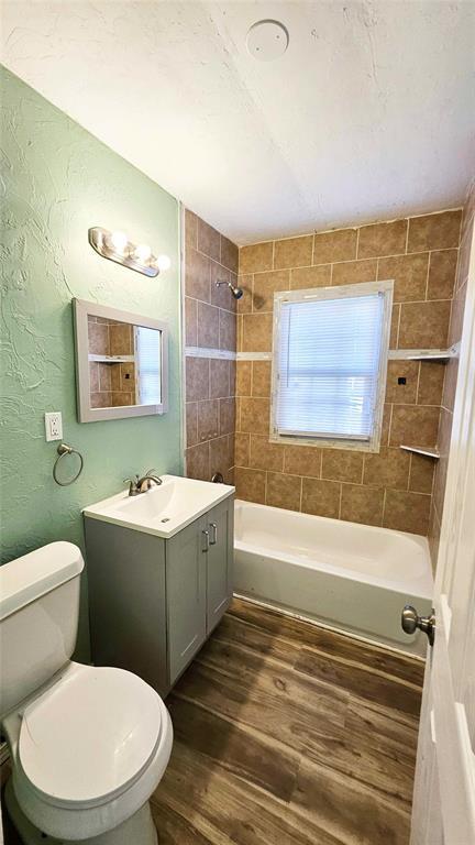 Building Photo - 135 W Lilac Ln