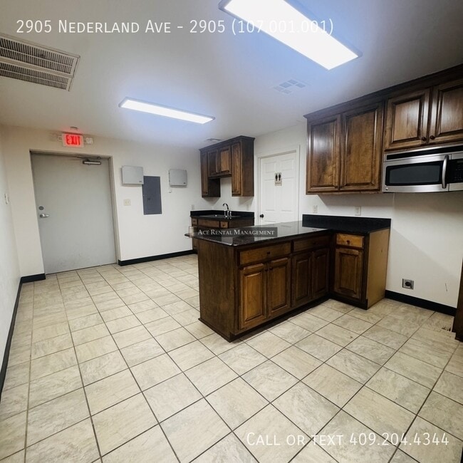 Building Photo - 2905 Nederland Ave