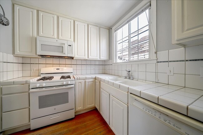 Building Photo - 3 Winchester Pl