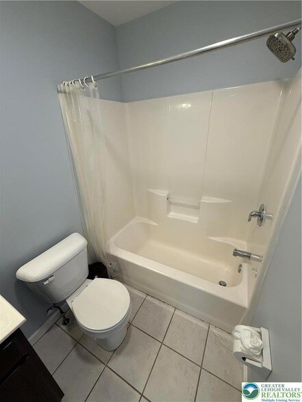 Building Photo - 4528 Bellflower Way