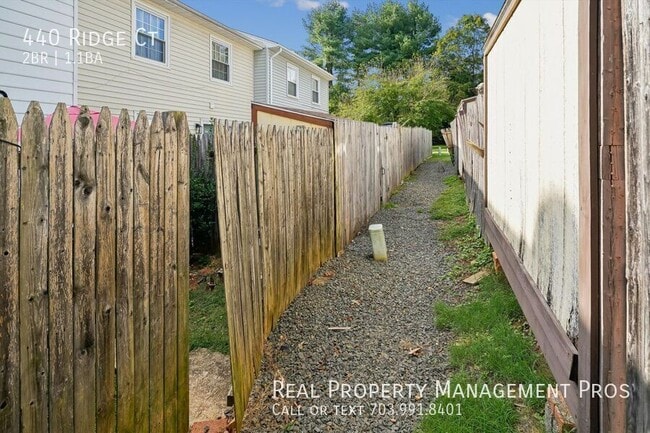Building Photo - 440 Ridge Ct