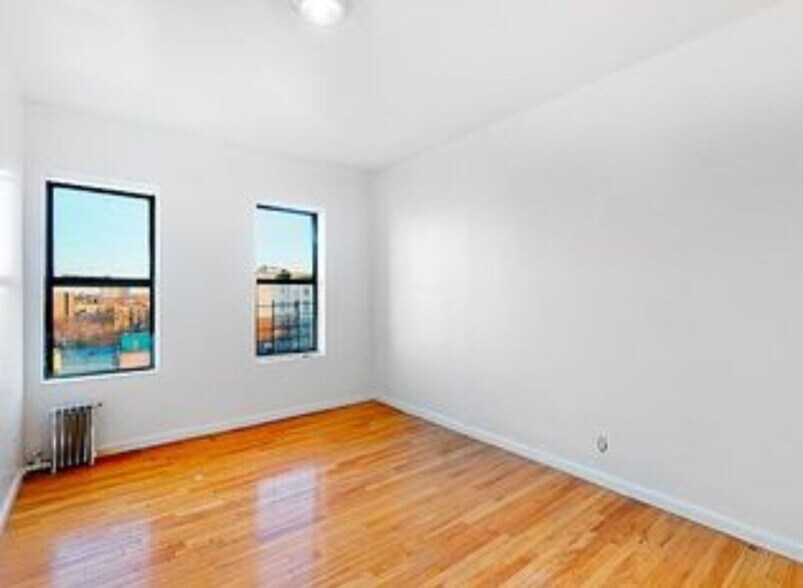 Building Photo - 470 W 166th St