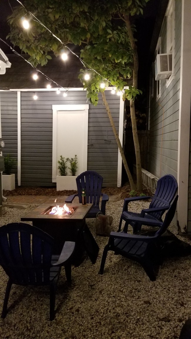 Building Photo - 215 W Beach Pl