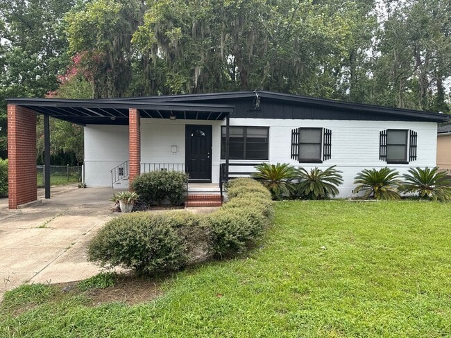 Primary Photo - 1204 Carthage Dr