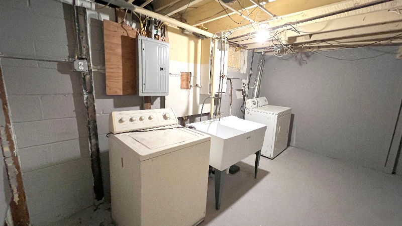 Building Photo - 2215 45th Ave NE