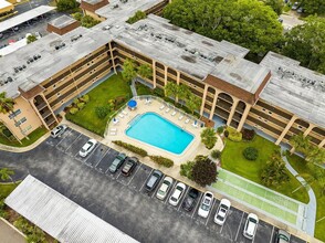 Building Photo - 2525 W Bay Dr