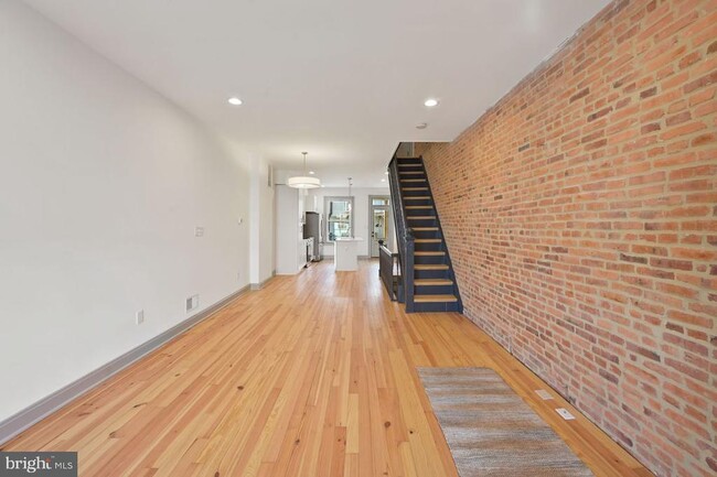 Building Photo - 740 S Linwood Ave