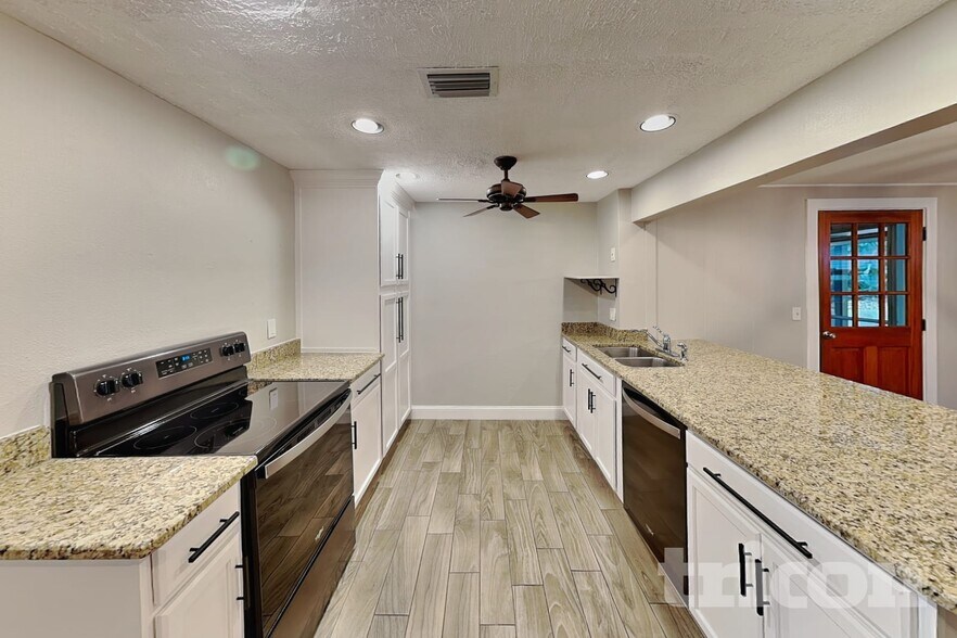 Building Photo - 1705 Coppertree Dr