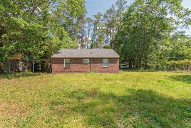 Building Photo - Comfort You’ll Love, Space You’ll Appreciate! - Section 8 welcome!