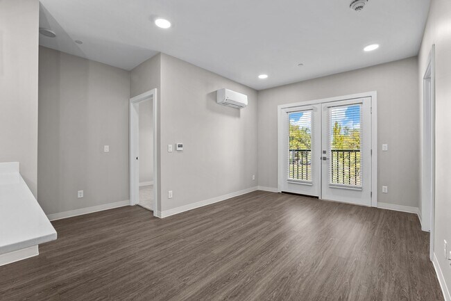 Building Photo - The Monument: Modern 2 Bedroom Apartment: Contemporary Design, Prime Location