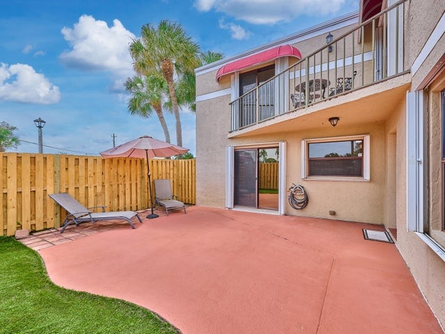 Building Photo - 4065 Village Dr