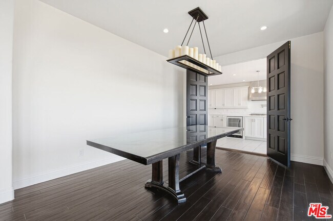 Building Photo - 8908 Appian Way