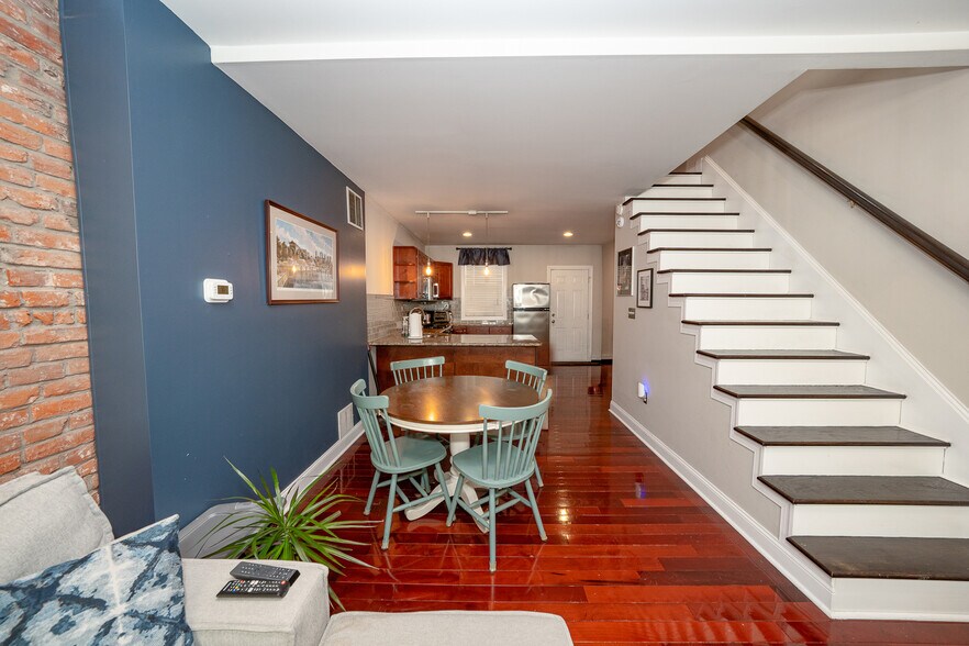 Building Photo - 2747 Harper St