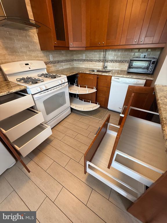 Building Photo - 343 Basswood Cir