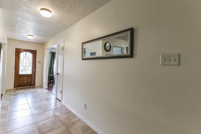 Building Photo - 22314 Rangeview Dr
