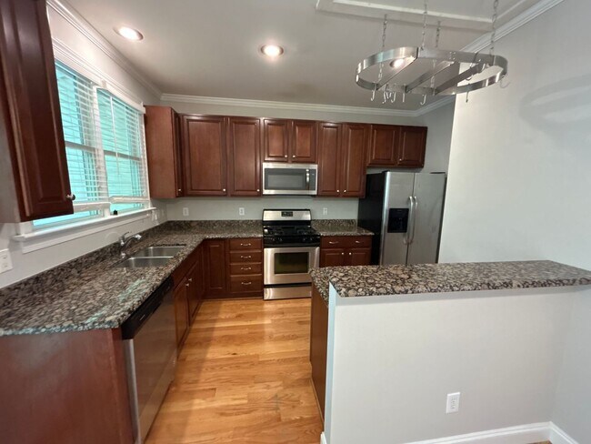 Building Photo - 3 Bedroom | 3.5 Bathroom Raleigh Townhome