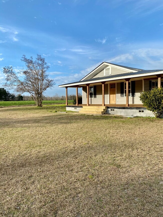 Building Photo - Amazing property! Dreamy wraparound porch! Immaculate & Completely Updated! 3 Bedrooms/2 Baths!