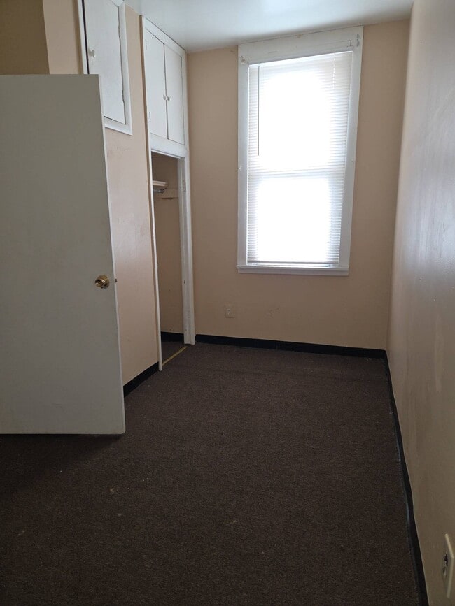 Building Photo - 2219 Winton St