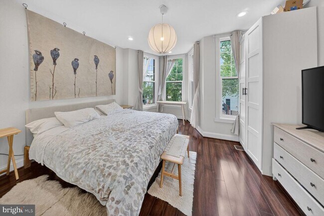 Building Photo - 1510 1st St NW