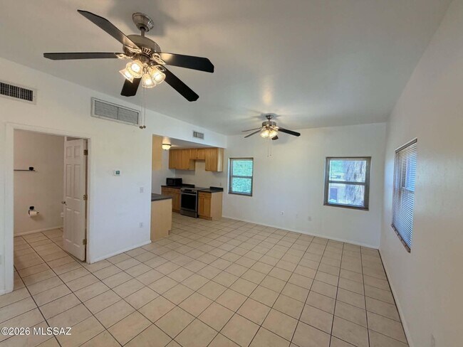 Building Photo - 934 N Campbell Ave