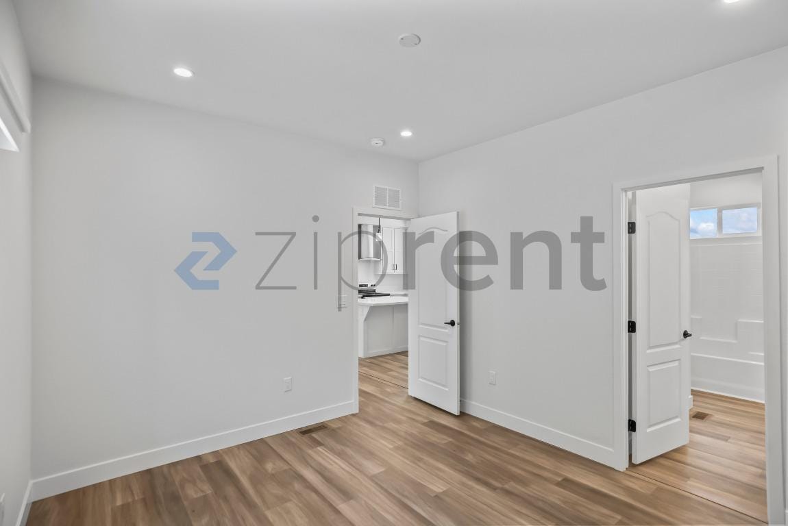 Building Photo - Unit
