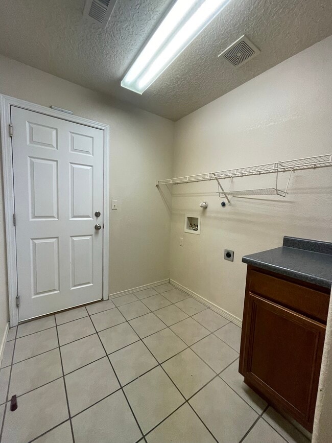 Building Photo - 9620 Sundoro Pl NW