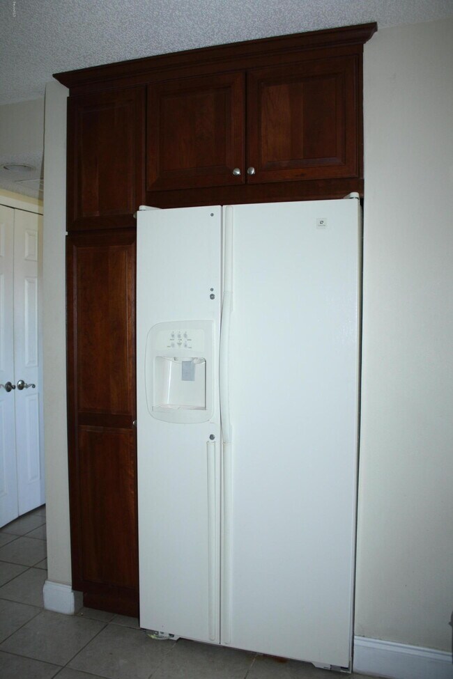 Building Photo - 325 S Banana River Blvd