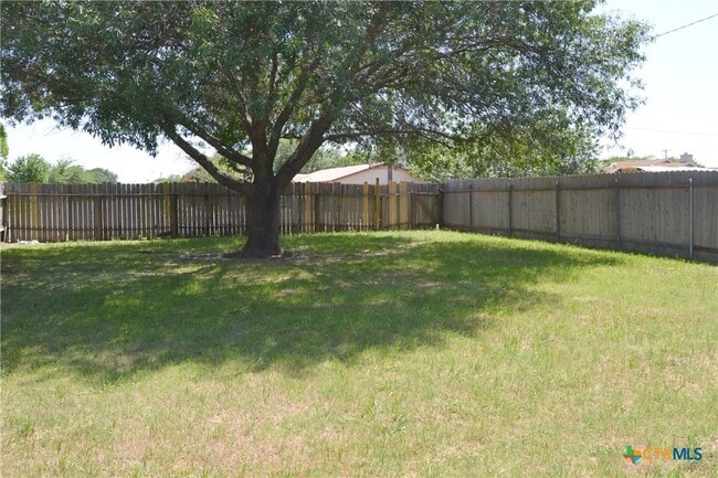 Building Photo - 2401 Ridglea Ct