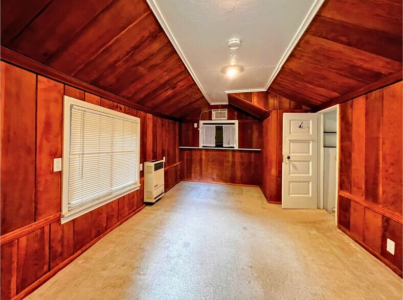 Building Photo - 586 Los Rocas Dr