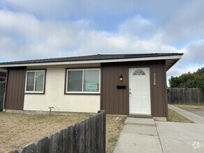 Building Photo - Oxnard 3+2 home with 2-car garage $2800