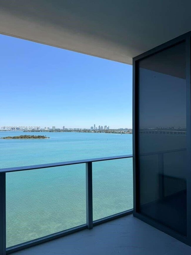 Building Photo - 700 NE 24th St