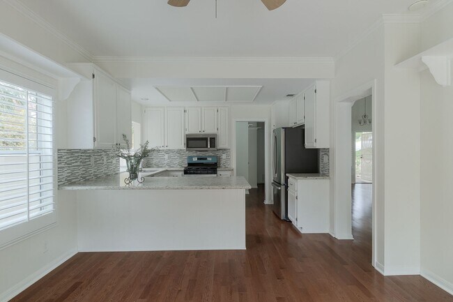 Building Photo - 3 Bedroom 2.5 Bathroom | Spacious Corner Lot Home | Ventura Brock Hills| Ventura