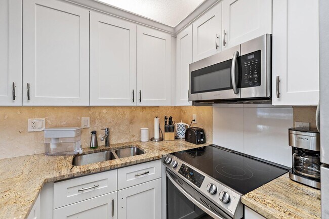 Building Photo - 353 S US Hwy 1