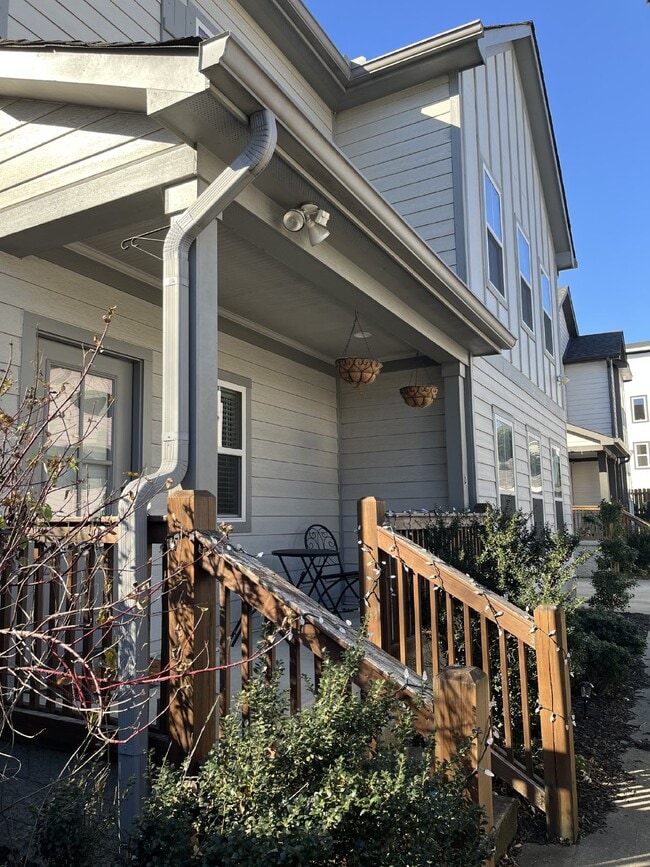 Building Photo - "Discover Your Dream Home: Spacious 4-Bedroom Oasis with 3 Full Baths in Vibrant Nashville!"